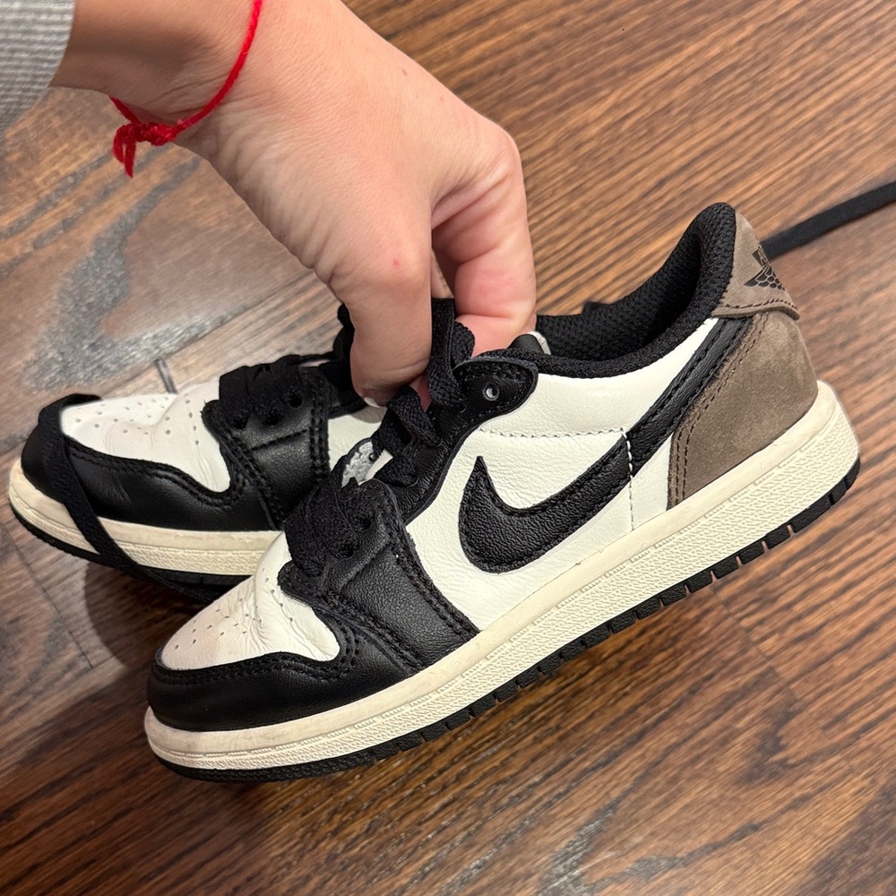 Nike Black and Cream Low-Top Sneakers